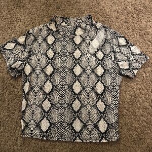 SnakeSkin Cropped Short Sleeve Shirt